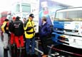 Gordon Forbes (FIA) informuje technickho manaera TATRA Truck Racing Teamu Romana Seidla o definitivnm rozhodnut komise FIA pedasn ukonit zvod na okruhu Nurburgring z dvodu nepzn poas