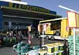 Jet ped zahjenm Truck Festu poutala soutn Tatra pozornost nvtvnk supermarketu Hypernova v Hradci Krlov